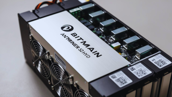 Bitmain Antminer S21 Hyd - Image 4